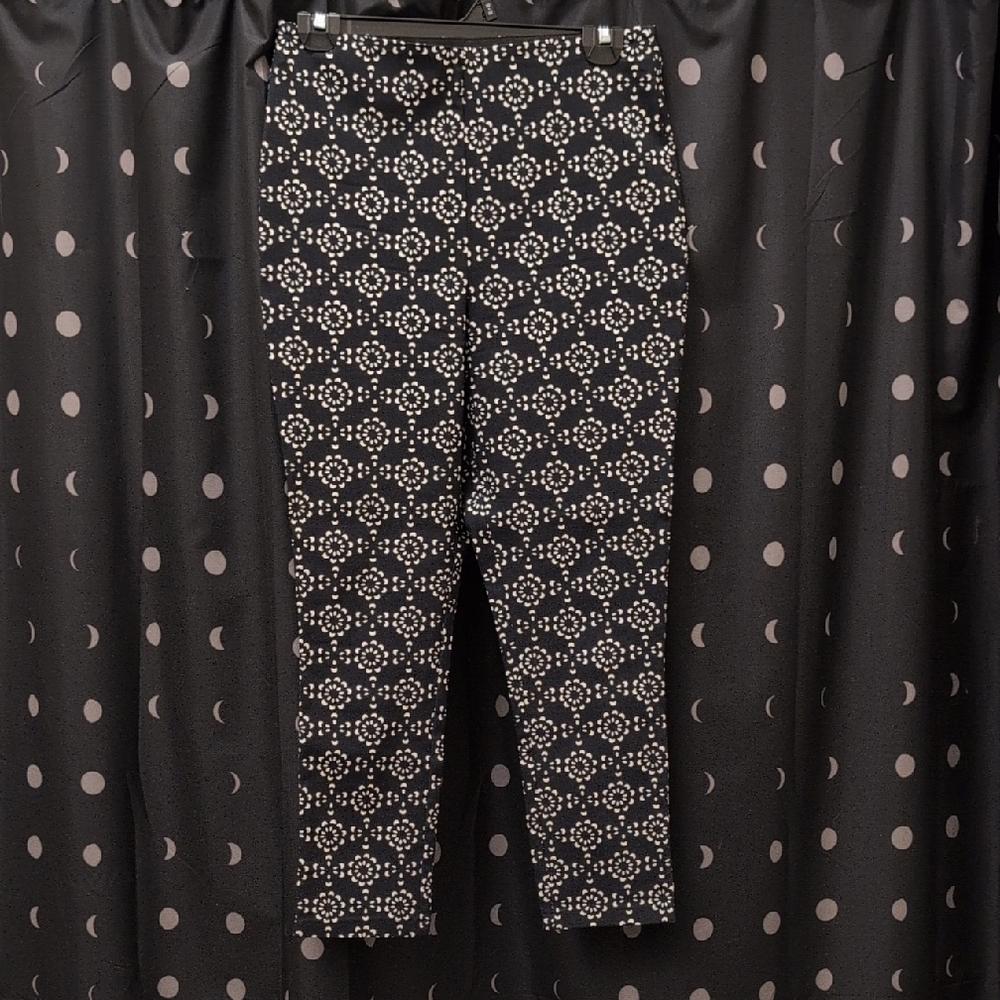Morgan Taylor Navy and White Geometric Women's Cropped Pants